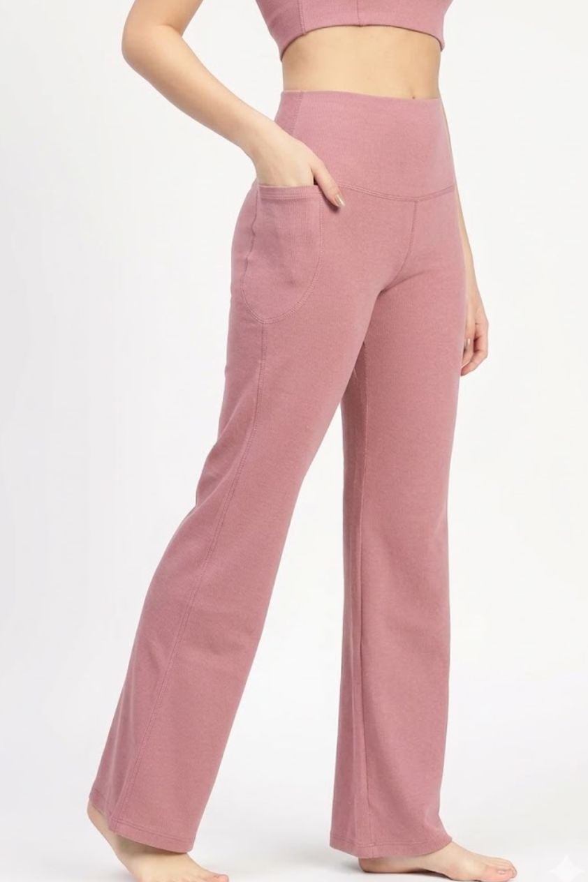 Schmeichelnde Yoga-Hose aus Bio-Baumwolle und Modal mit ausgestelltem Bein