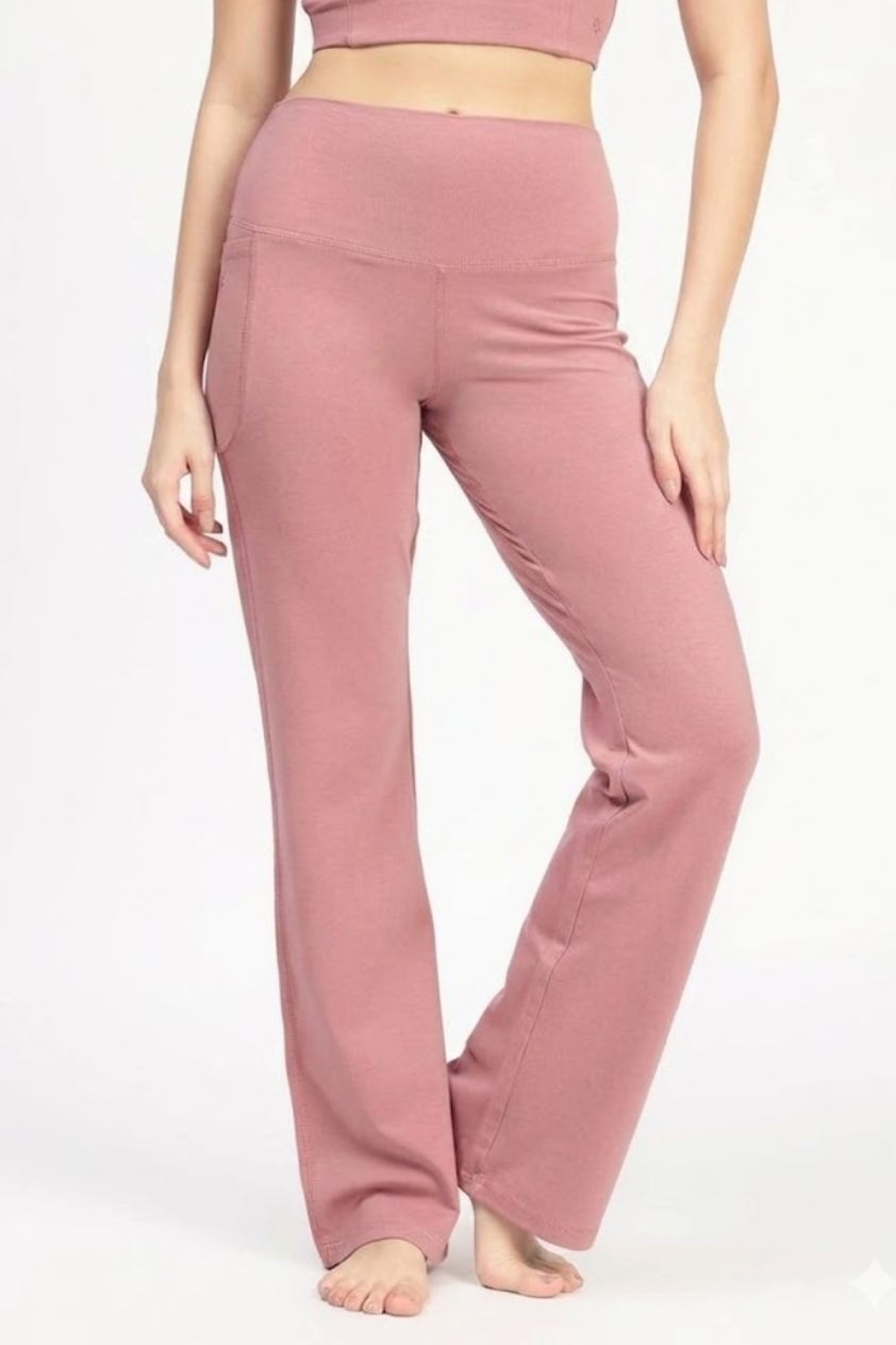 Schmeichelnde Yoga-Hose aus Bio-Baumwolle und Modal mit ausgestelltem Bein